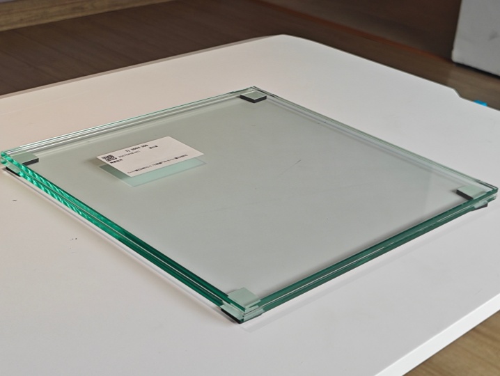 laminated glass with acoustic interlayer